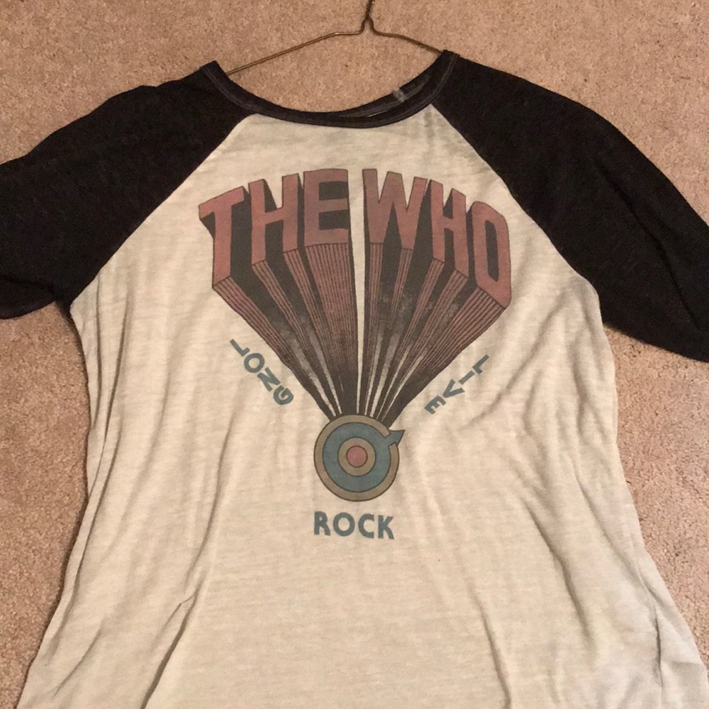 Super cute shirt from American eagle!!